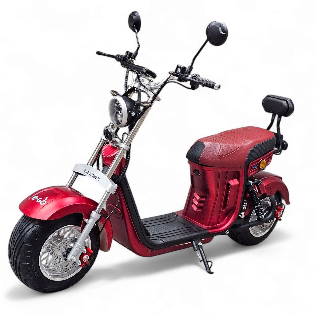 Laadukas ja katseet kääntävä, tehokkaalla 26Ah akulla varustettu E-GO Evo2 -sähköskootteri Huippukoneen verkkokaupasta.