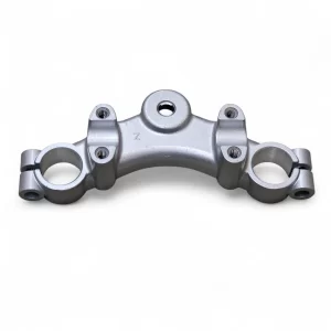 E-GO Evo2 -sähköskootterin etuhaarukan ylempi kiinnike.